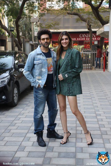 #Shehzada #KartikAaryan along with #KritiSanon promote their upcoming entertainer in town today..
