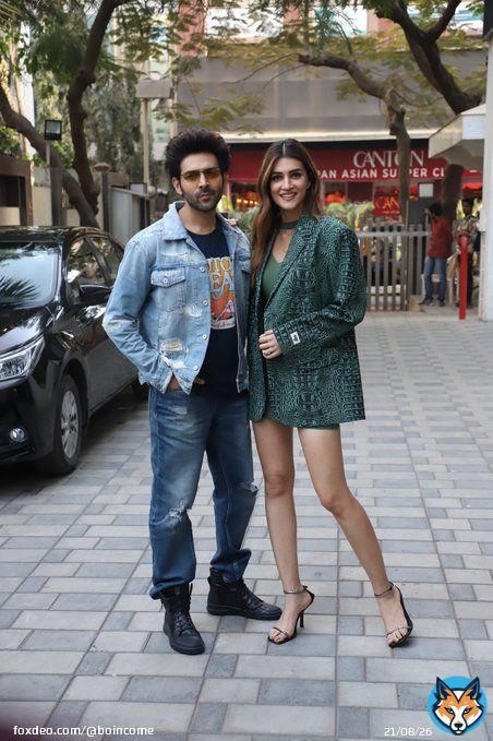 #Shehzada #KartikAaryan along with #KritiSanon promote their upcoming entertainer in town today..