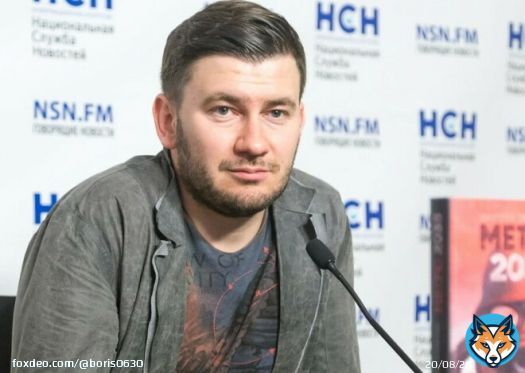 'У них гомосеки в правительстве, а у нас пидарасы, &ndash; веско произнес старичок в очочках. &ndash; Кто лучше?' ........ Дмитрий Глуховский популярный российский писатель Автор романов 'Метро', 'Будущее','Текст','Сумерки'... Объявлен в федеральный деральный розыск за дискредитацию российской армии