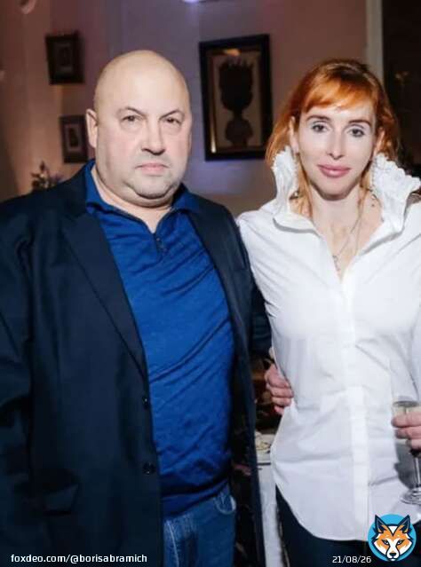 Светские новости: Жена С. Суровикина заявила, что Пригожин и Куйвашев помирятся на свадьбе. Сын губернатора скоро женится на дочери генерала. Выпьют на брудершафт и расцелуются.