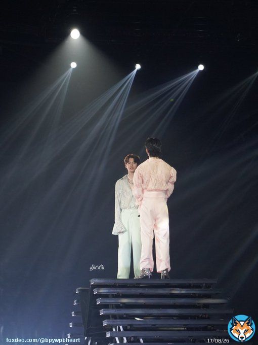 If my future partner doesn't look at me the same way Anan looks at Wanarato, I'd rather stay single forever.  @yinyin_anw @warwanarat #yinyin_anw #warwanarat #YinWarConcert