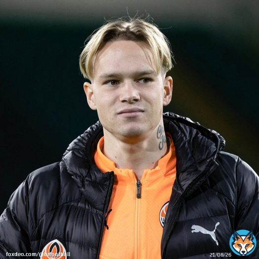 Chelsea are attempting to hijack Arsenal's move for Shakhtar's Mykhailo Mudryk with a bid of around $100M, per @FabrizioRomano