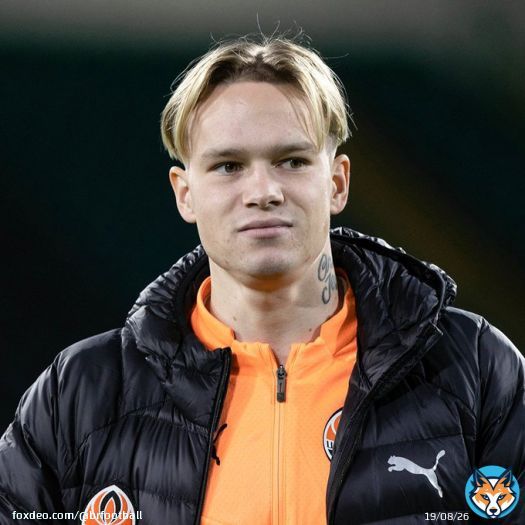 Chelsea are attempting to hijack Arsenal's move for Shakhtar's Mykhailo Mudryk with a bid of around $100M, per @FabrizioRomano