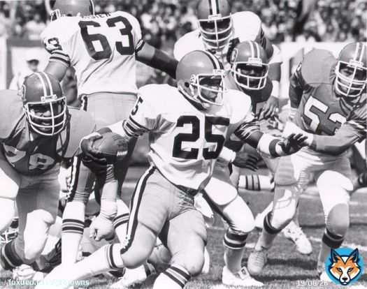 Our thoughts and prayers are with the family of Charles White, the 1979 Heisman Trophy winner and Browns RB from 1980-84. R.I.P.