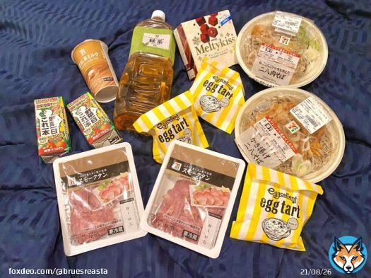 Food while watching NHK Kouhaku Uta Gassen UwU with fweeenn~ UwU And yes, those are our toshikoshi soba~ :p  #NewYear #NHK紅白歌合戦 #sreafoodie