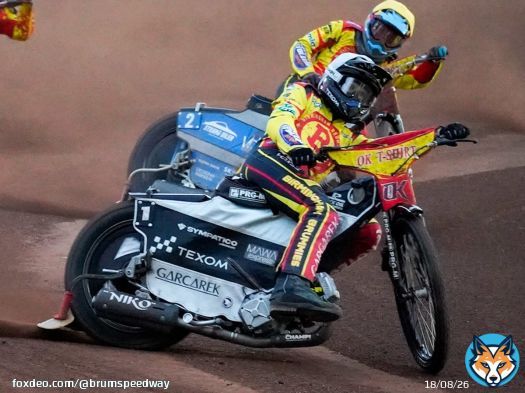 ! Your Brummies are battling hard and keeping Leicester under pressure. Musielak & Jeppesen delivered a 5-1 in heat , before Jeppesen led home a 4-2 in heat . 34-26 after heats. Phil McGlynn #LEIBIR | #britishspeedway