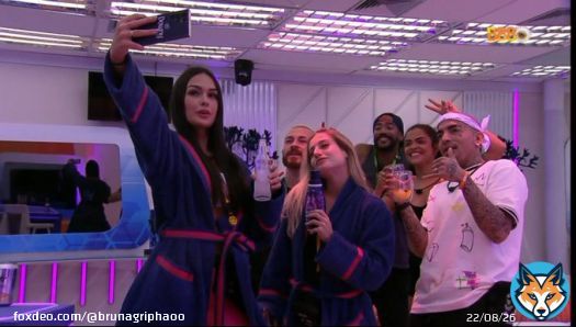 Selfie de milh&otilde;es no quarto do l&iacute;der   Imagem: Reprodu&ccedil;&atilde;o/Globoplay   #TeamGriphao #BBB23 #PraTodosVerem