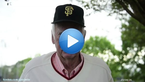 RIP Gaylord Perry - Here he is talking about how in '64, #SFGiants manager Alvin Dark said that there'd be a man on the Moon before he hit a HR.  In '69, just a 1/2 hr. after Apollo 11 landed on the Moon, Perry hit his first HR! #MLB #Baseball #Legengend