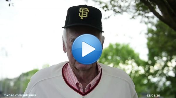 RIP Gaylord Perry - Here he is talking about how in '64, #SFGiants manager Alvin Dark said that there'd be a man on the Moon before he hit a HR.  In '69, just a 1/2 hr. after Apollo 11 landed on the Moon, Perry hit his first HR! #MLB #Baseball #Legengend