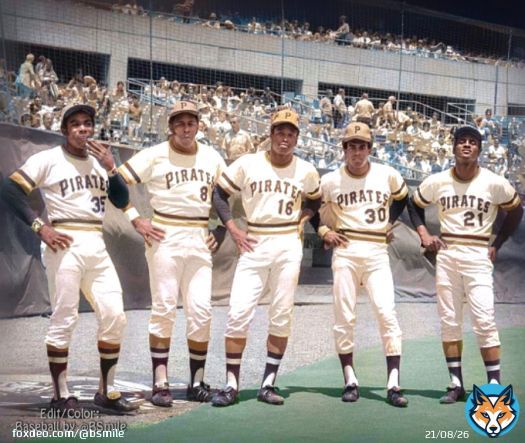 Pittsburgh #Pirates stars Manny Sanguillen, Willie Stargell, Al Oliver, Dave Cash & Roberto Clemente (1971) Happy 79th Birthday 'Sangy'! #MLB