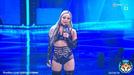 Watch her!   @YaOnlyLivvOnce   #SmackDown