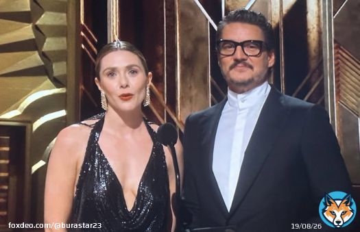 | اليزبيث أولسن و بيدرو باسكال من تقديم جائزة أفضل فيلم وثائقي قصير  #Oscars