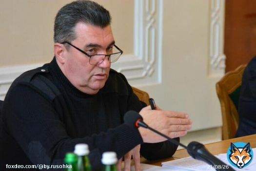 &laquo;Белорусы пока не поддаются&raquo;. Секретарь СНБО Украины &mdash; о белорусах, калиновцах и Лукашенко. Ну и заодно, одобрил лукашенко, что тот не поддается давлению путина. Мда   В Киеве ценят то, что Вооруженные силы Беларуси не принимают прямого участия в российской агрессии против