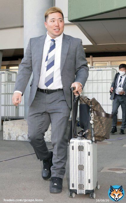 【西武】山川穂高が途中交代　松井稼頭央監督「下半身にちょっと強い張りが出た」(スポーツ報知)    「練習中に下半身にちょっと強い張りが出たので、ここでちょっと無理をするところではないと急きょやめました」  試合開始後でなくて良かったのかもしれない。