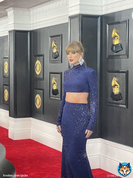 SWIFTIES RISE!   @taylorswift13 is shining on this #GRAMMYs carpet.