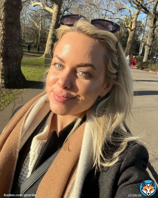 Sunday walks is my new favorite weekend activity, and battersea park I have to say is one of the best places for a stroll. So many cute dogs to say hello to \ud83d\ude0d and spring is in the air!How did you spend your Sunday?