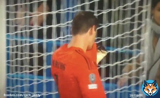 No way Courtois kissed the Real Madrid badge in front of Chelsea supporters
