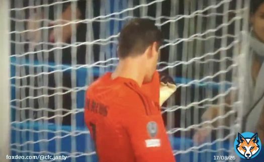 No way Courtois kissed the Real Madrid badge in front of Chelsea supporters