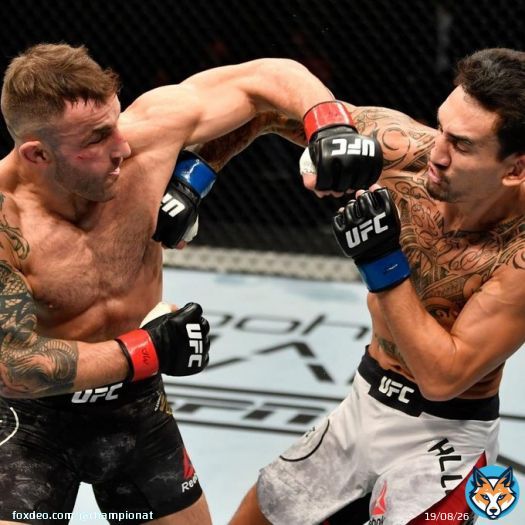 #UFC251 продолжается, во втором чемпионском бою бывший чемпион полулегкого веса Макс Холлоуэй не сумел взять реванш за поражение в прошлом бою у Алекса Волкановски. Таким образом, австралийский боец сохранил пояс чемпиона UFC