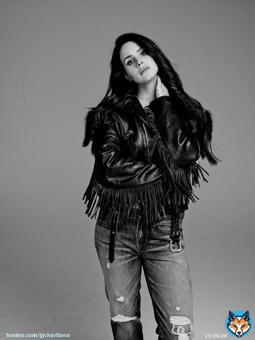 Lana Del Rey was the 3rd most streamed female artist on Global Spotify for a third consecutive day.