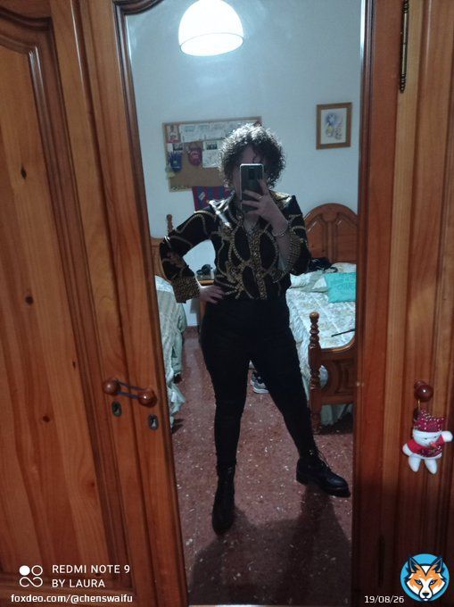 (intento de) Tempo Chen Cosplay y cherry bomb Taeyong makeup (feat mis pelos afro)