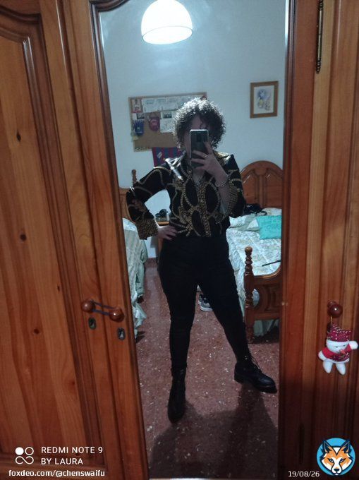 (intento de) Tempo Chen Cosplay y cherry bomb Taeyong makeup (feat mis pelos afro)