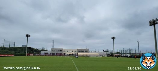 2023/4/16(Sun)クラハ  懸念材料もあり 練習見学へ  ジーコさんの姿も！  スタメン組は軽めに 他メンバーはしっかり調整  インの方たち 横断幕をびっちり掲げ 練習中ずっと大旗を振り続けて 選手を鼓舞していました  ファンサも混乱なく 静かに行われてました  #鹿島アントラーズ #練習見学 #共に