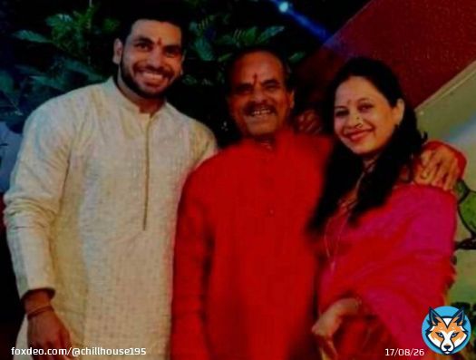 Agree or not, shiv looks a little like his father   HBD SHIV CHE BABA