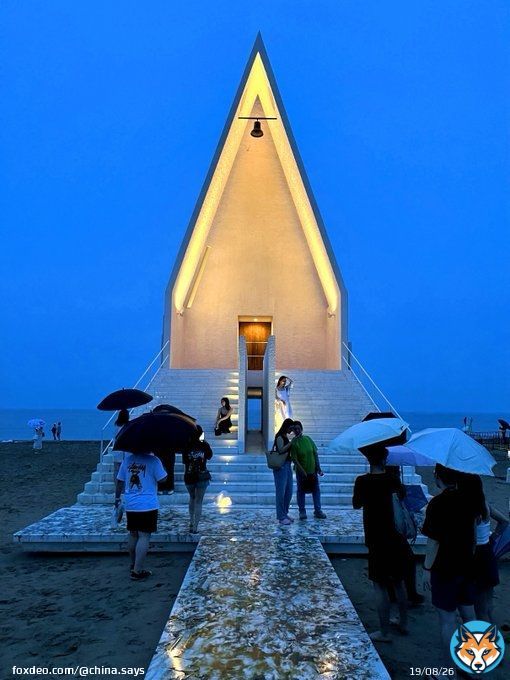 Mid-July 2024, at the peak of the summer, tourists flock to the Anaya Resort in Beidaihe, Qinhuangdao City of Hebei Province to escape the summer heat and cool off. #ChinaSaysHello