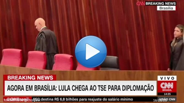 AGORA: Alexandre de Moraes &eacute; aplaudido em p&eacute; e dar&aacute; in&iacute;cio a diploma&ccedil;&atilde;o de Lula.