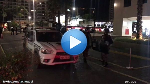 AGORA: Tropa de Choque se mobilizam ao redor do hotel onde Lula est&aacute; hospedado.0:11139.8K views