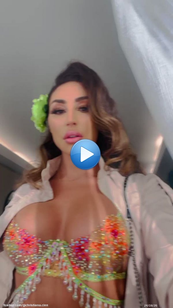 Here&rsquo;s an early #BlackFriday special! #FreeOnlyFans YES! My #OnlyFans is FREE! Join by using my link   and join my party!