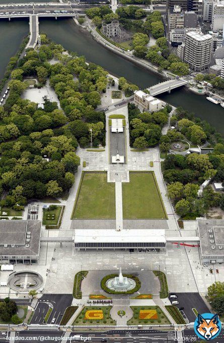 午後0時10分ごろ　平和記念公園の原爆慰霊碑前で、G7首脳に向けて広島市の松井市長が原爆ドームについて説明。「奇跡的に衝撃を耐えた」などと話したとみられます。その後、G7首脳は記念の植樹をしました。  #サミット #G7広島サミット #G7HiroshimaSummit