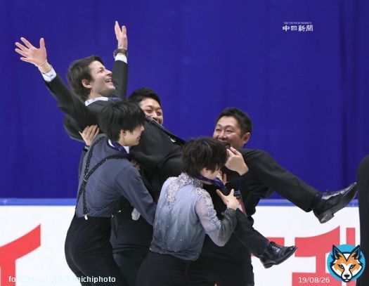 【フィギュア】 宇野昌磨（手前右）、島田高志郎（同左）らに胴上げされるステファン・ランビエルコーチおめでとうございます  #フィギュア #フィギュアスケート #全日本選手権 #ステファン・ランビエル #ステファン #宇野昌磨 #島田高志郎 #東和薬品ラクタブドーム