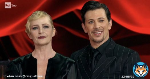 Luisella Costamagna brava anche nel non rispondere mai alla giuria.  #BallandoConLeStelle