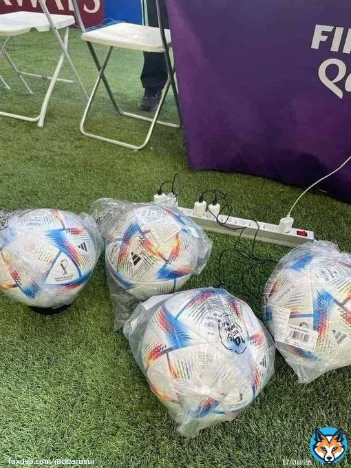 VAR判定どこまで正確なんだろうって調べてたら、サッカーボールにIMUのチップ入ってんの...!?!? ロケットと同じじゃん！  加速度とジャイロのセンサー入ってるってことだよね！？！？  あんなに激しく蹴られるボールに？？  技術スゴすぎんか...！？  あとワイヤレス充電なんかシュールwww