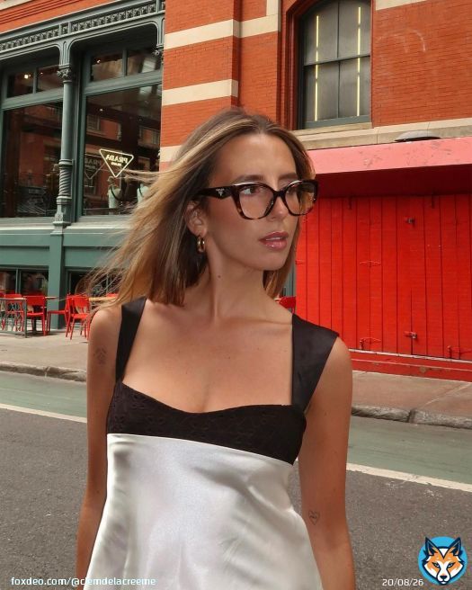 Eyes on me in my new prada frames from @lenscrafters. So many gorgeous Prada glasses to choose from and I went with these honey tortoise babies with Rx lenses @prada PR20ZV Blue - Violet Light Filtering Lenses #40yearsofgreatvision #PradaEyewear