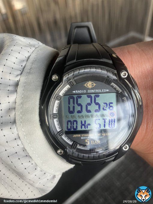 今日の東京タワー外階段登頂 一応タイムを計ってみました笑 マスクしてリュック背負って早歩きでノンストップで5分25秒でした 平均12〜3分みたいなので結構早い方かな笑  #東京タワー #外階段