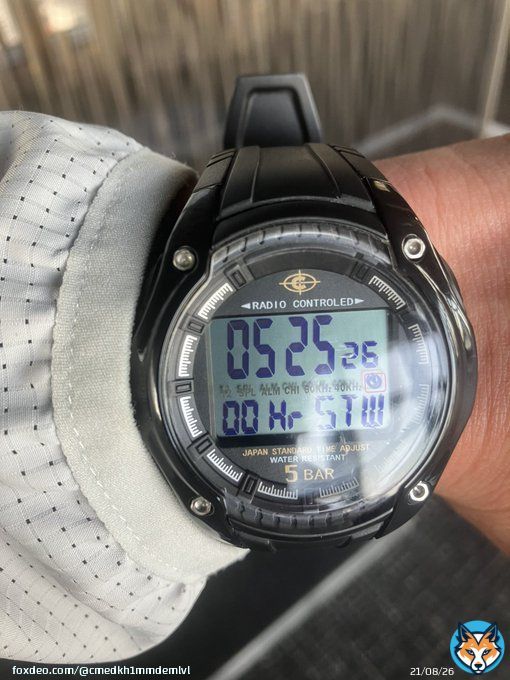 今日の東京タワー外階段登頂 一応タイムを計ってみました笑 マスクしてリュック背負って早歩きでノンストップで5分25秒でした 平均12〜3分みたいなので結構早い方かな笑  #東京タワー #外階段