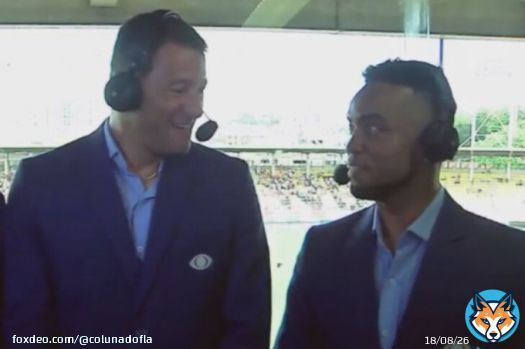 Enquanto isso, no jogo do Fluminense:  Carlos Alberto: &ldquo;Hoje t&aacute; uma distribui&ccedil;&atilde;o de canetas. Essa do Keno foi linda.&rdquo;  Washington: &ldquo;Essas canetas est&atilde;o famosas.&rdquo;  Carlos Alberto: &ldquo;Mas s&oacute; vale quando completa.&rdquo;  KKKKKKKKKKKKKK SENTIU MUITO