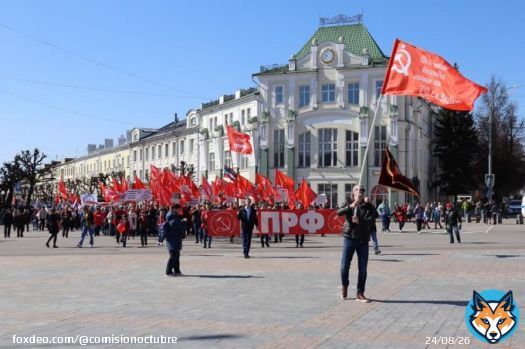 #1Мая #1Mayo2022 La manifestaci&oacute;n en Mosc&uacute; estuvo encabezada por la Bandera Roja de la Victoria sobre el nazifascismo.