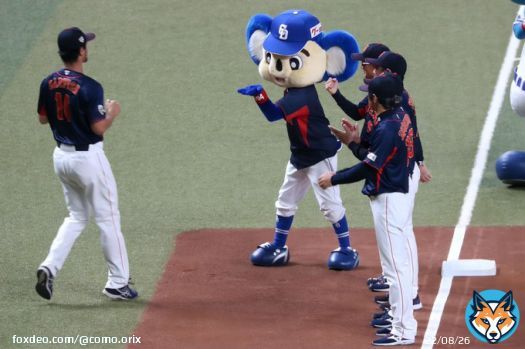 2023.3.4 侍JAPAN vs 中日ドラゴンズ 壮行試合  ドアラさんとダルビッシュ投手のハイタッチ  #侍ジャパン #ダルビッシュ有 #ドアラ