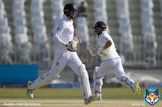Zak Crawley records his 7th Test fifty off just 38 balls.  England in T20 mode as they raise their 100 in 13.5 overs.   103/0:  #PAKvENG