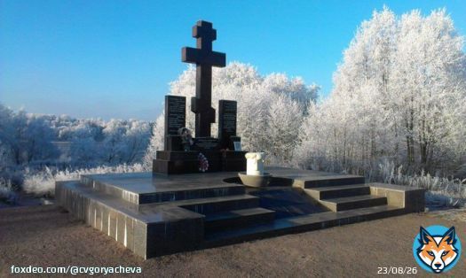 Мемориал &laquo;Поклонный крест с лампадой&raquo; установлен на левом берегу Невы, где во время Великой Отечественной войны 1941-1945 гг. произошёл прорыв блокады Ленинграда