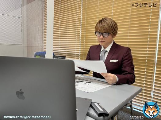あすは9月のエンタメプレゼンター #内田雄馬 さんがラスト生出演 前回メガネをかけて真剣な様子で原稿とVTRをチェックするオフショットを公開 なんとあすは雄馬さん30歳の誕生日だよ お楽しみに