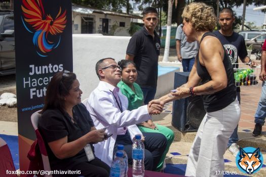 Hoy estuvimos en un agasajo por el Día del Padre en el centro Solo Vivir Sin Drogas. Aquí, 20 jóvenes con problemas de adicciones reciben atención psicológica y psiquiátrica y desde #JuntosHacemosFuturo conversamos sobre sus experiencias de vida y sueños. Además, entregamos unaShow more