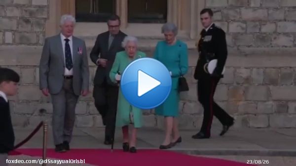 &laquo;Елочка, гори!&raquo;: Елизавета II, &laquo;нажав на модель земного шара из серебра, платины и золота&raquo;, зажгла сигнальные огни в честь 70-летия своего правления.  Красиво, чё!