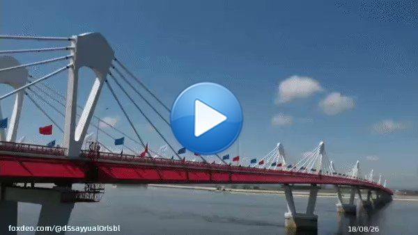 Запущено грузовое движение по мосту Благовещенск &ndash; Хэйхэ.  Это первая автомобильная переправа, которая связала Россию и Китай.  Церемонию открытия провели сразу на двух берегах Амура.  Общая протяжённость маршрута &ndash; примерно 20 километров, включая подъездные пути.