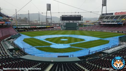 マツダスタジアムは雨です。 選手は阪神戦に向けて室内練習場で調整します！ #carp #マツダスタジアム #阪神タイガース