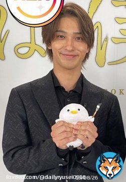 Another day of Ryusei squishing stuffed toys.  #横浜流星 #YokohamaRyusei